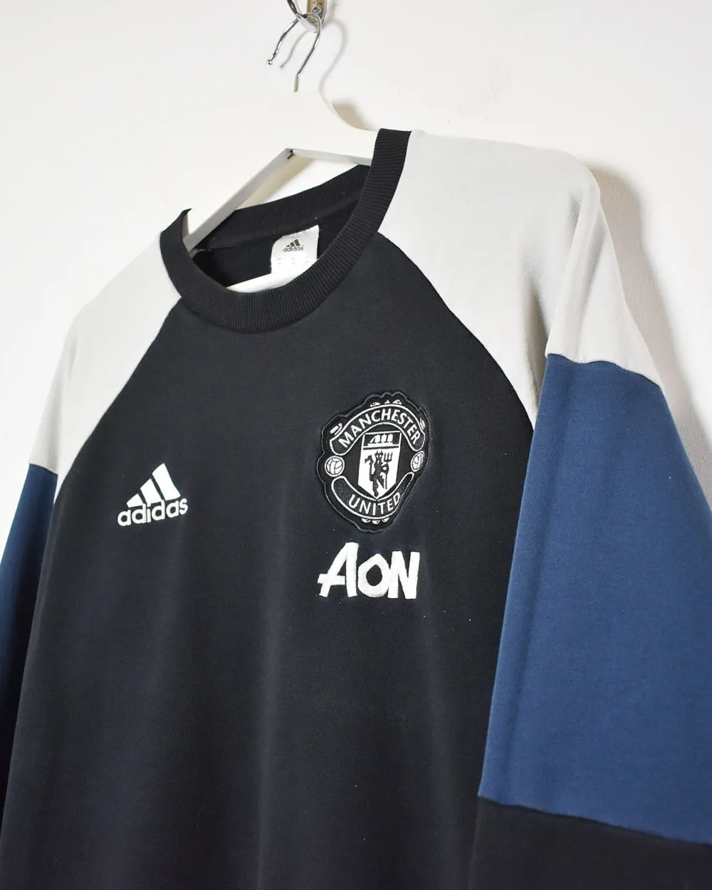 Adidas 2016/17 Manchester United Training Sweatshirt - Small