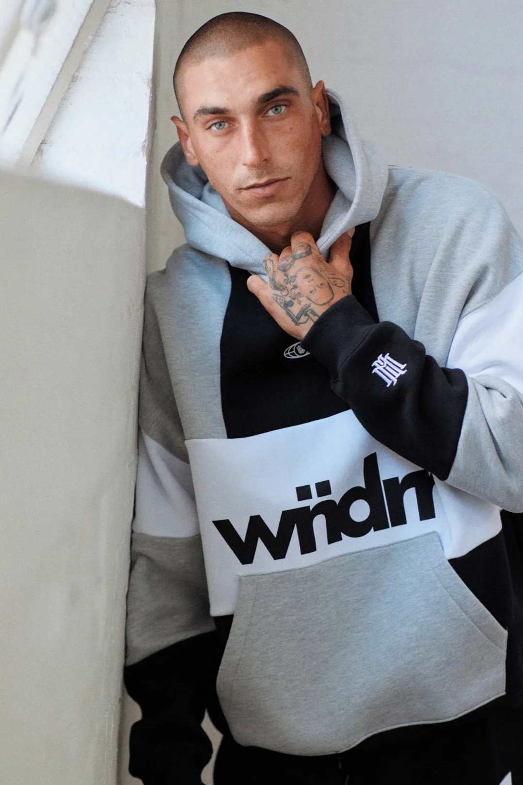 WNDRR GLOBAL PANEL HOOD SWEAT - BLACK/GREY MARLE