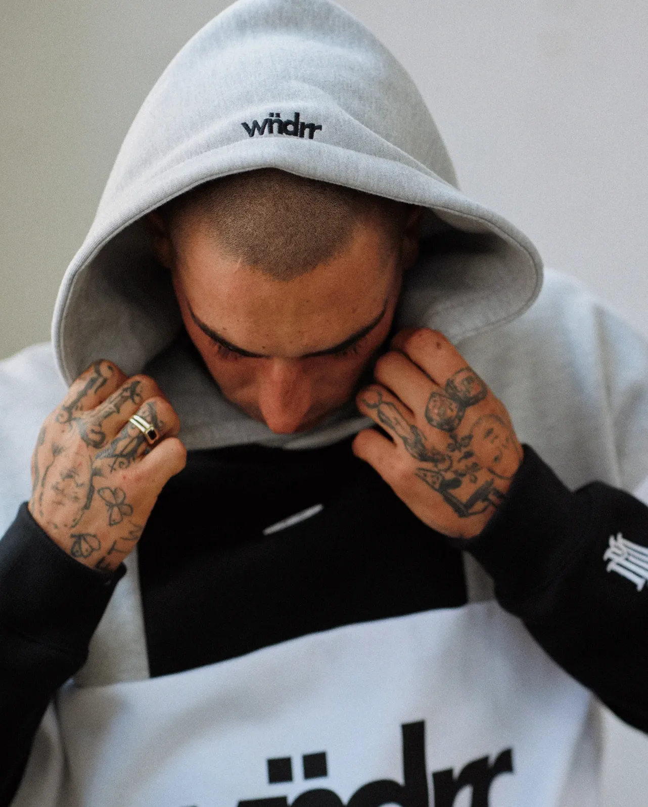 WNDRR GLOBAL PANEL HOOD SWEAT - BLACK/GREY MARLE